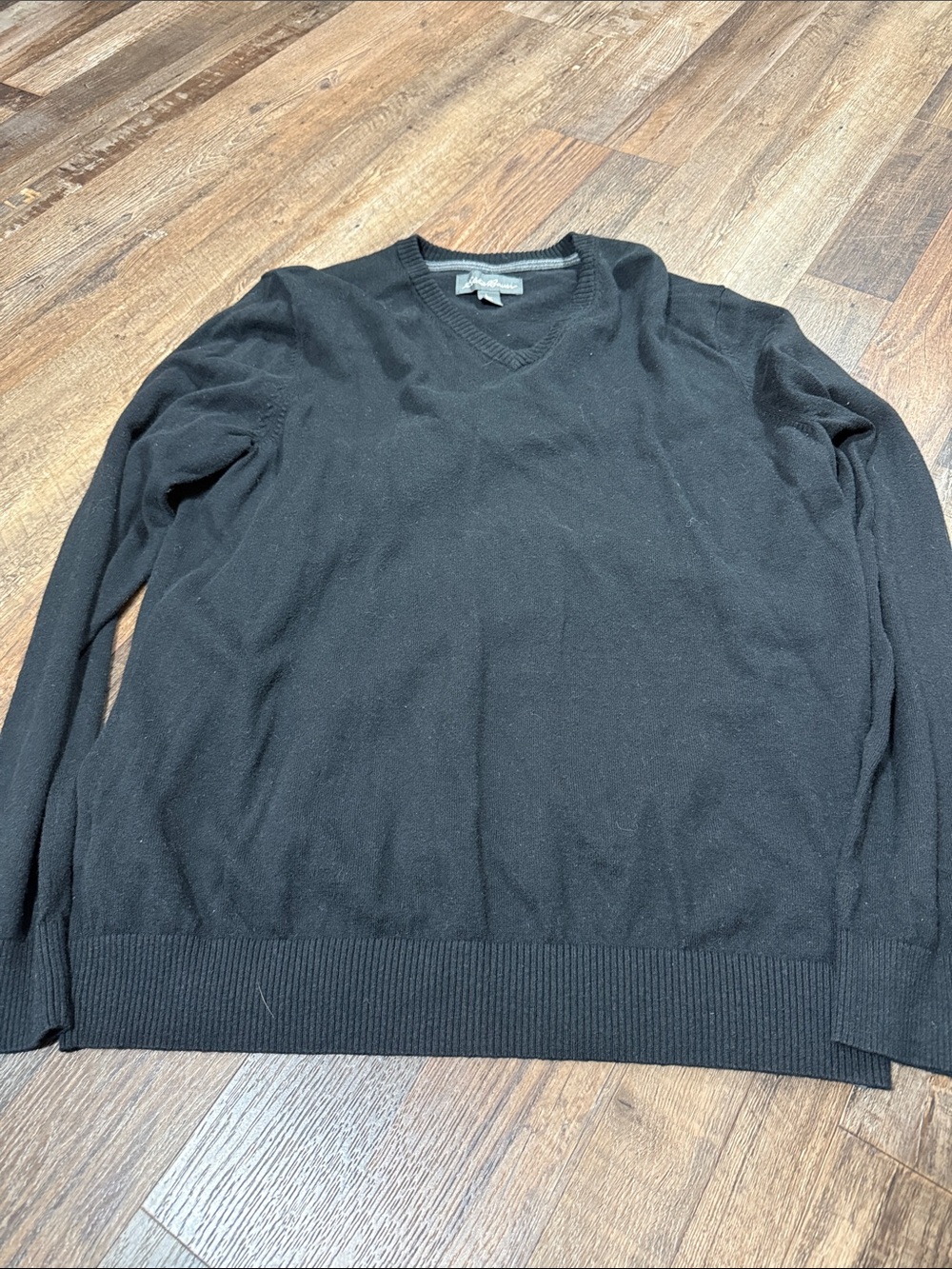 Eddie Bauer Men's Black V-Neck Sweater